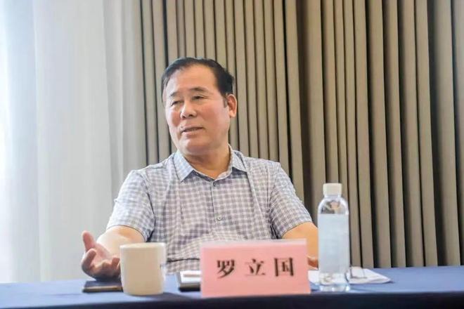 宁波前首富家族转让股份，上海“女牛散”拟26.34亿元接手！
