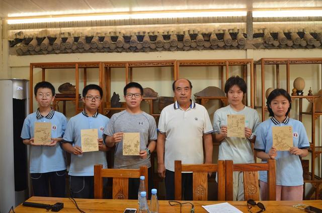 郑州八中国风少年领导力小组用行动传播非遗文化