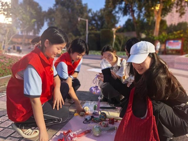 郑州八中国风少年领导力小组用行动传播非遗文化