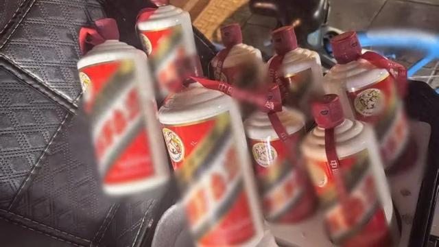 自带茅台被调包！两名餐厅服务员用假酒偷换真酒赚20万元