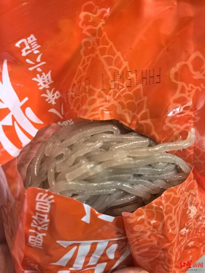 多地开市客卖场下架麻六记酸辣粉，线上渠道产品也有消费者投诉变质