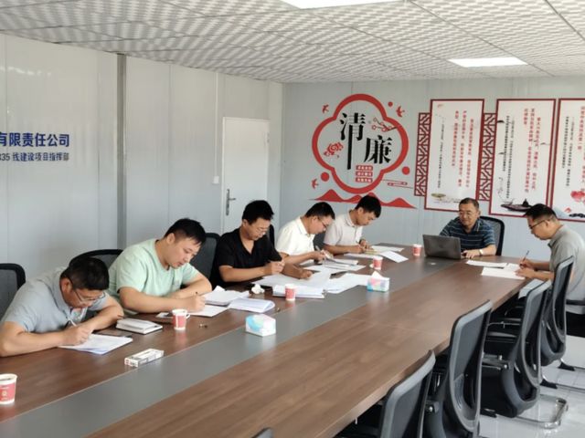 新闻特写丨这条公路是河南交通人写在戈壁的“豫哈情书”