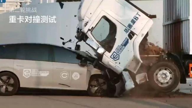 理想i8对碰测试撞出行业迷雾 重卡碰撞引争议