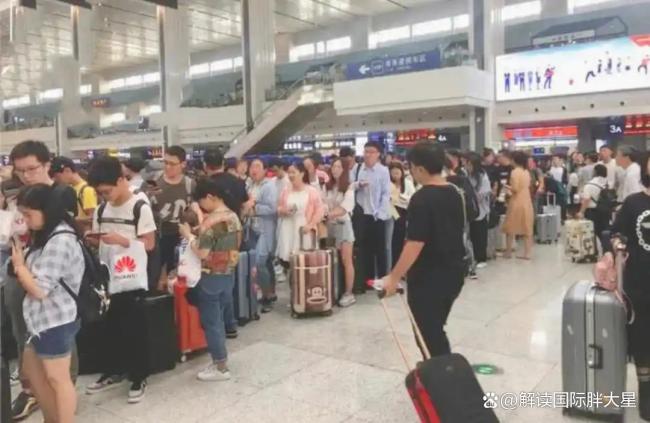 老人火车站逆行撞箱身亡 家属索赔60万为何败诉？ 法院判决解析