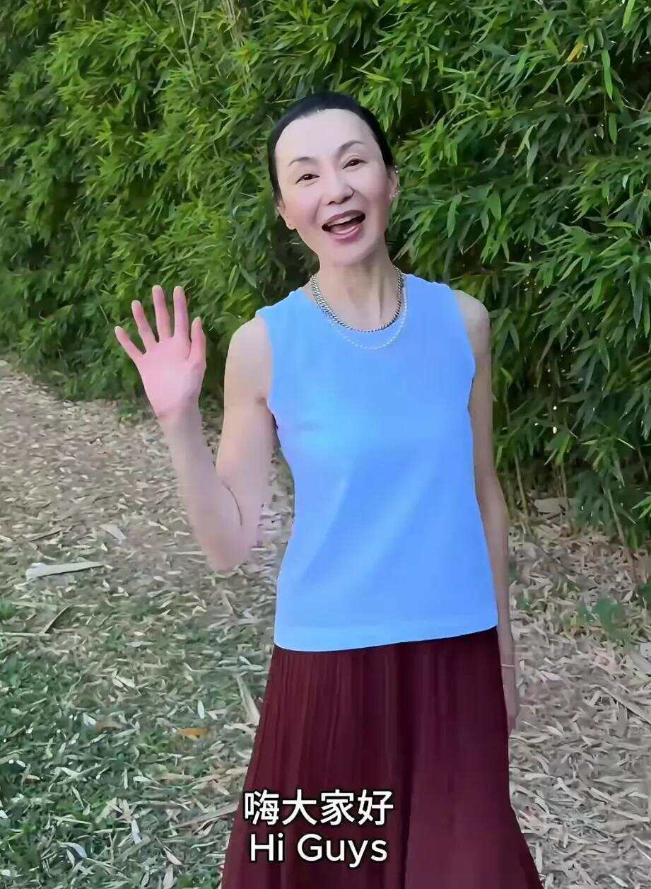 60岁张曼玉突然罕见露面，网友：她眼里还有光