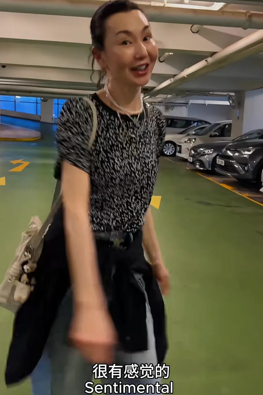 60岁张曼玉突然罕见露面，网友：她眼里还有光