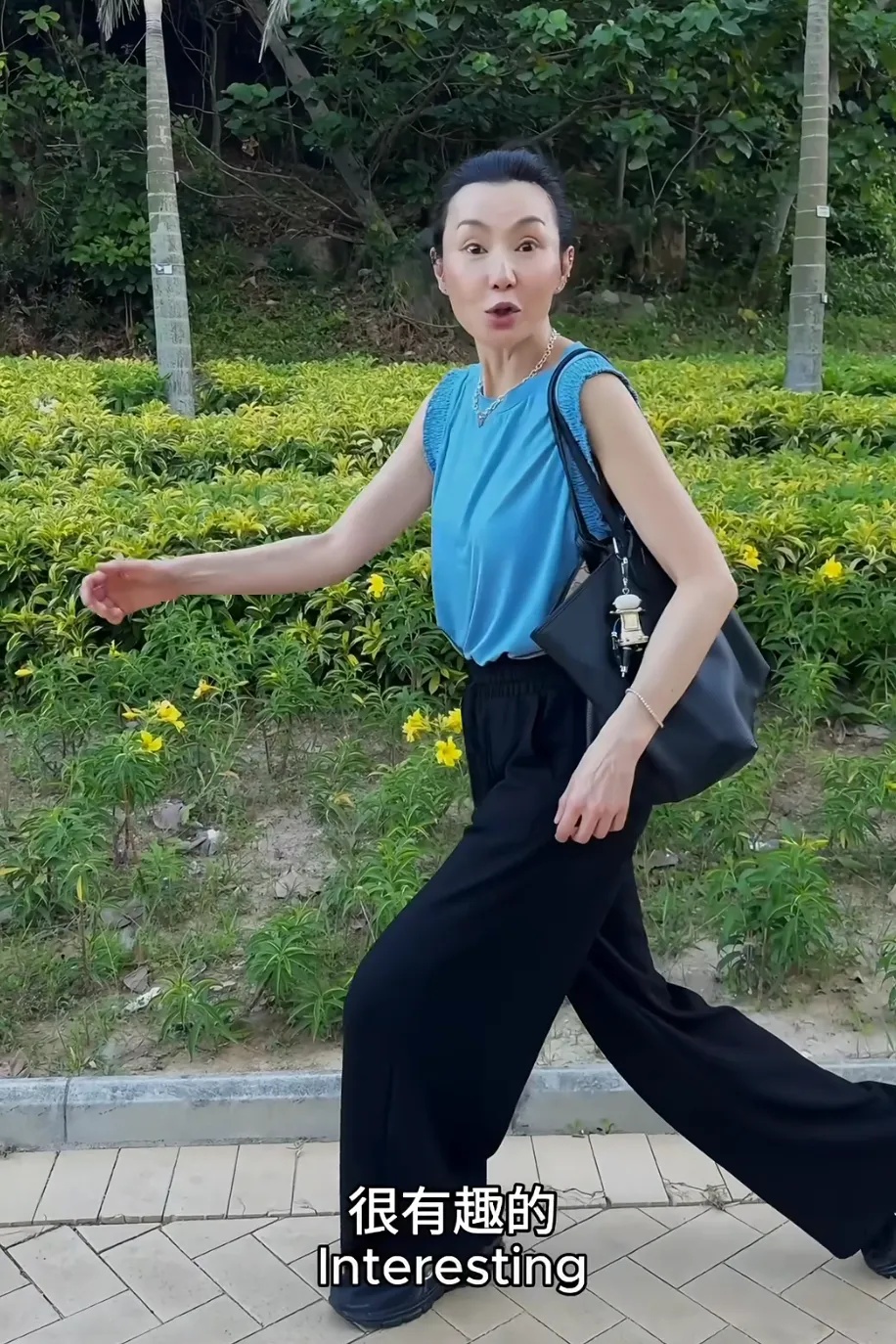 60岁张曼玉突然罕见露面，网友：她眼里还有光