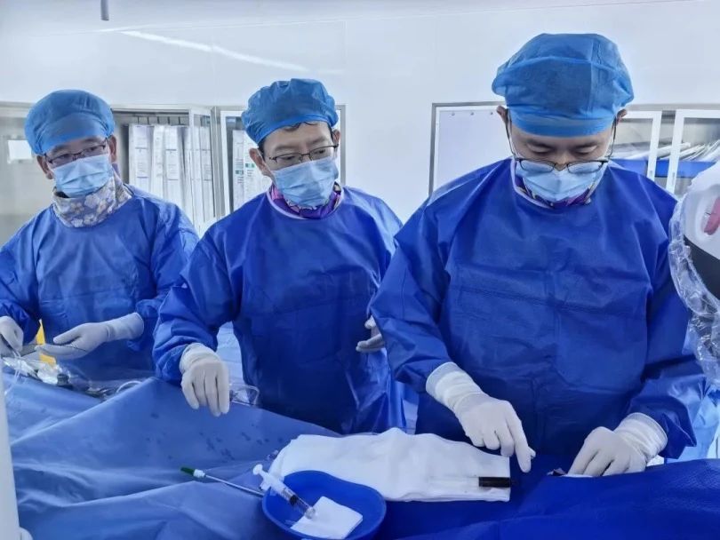 河南援疆专家助力哈密完成首例布-加综合征介入手术