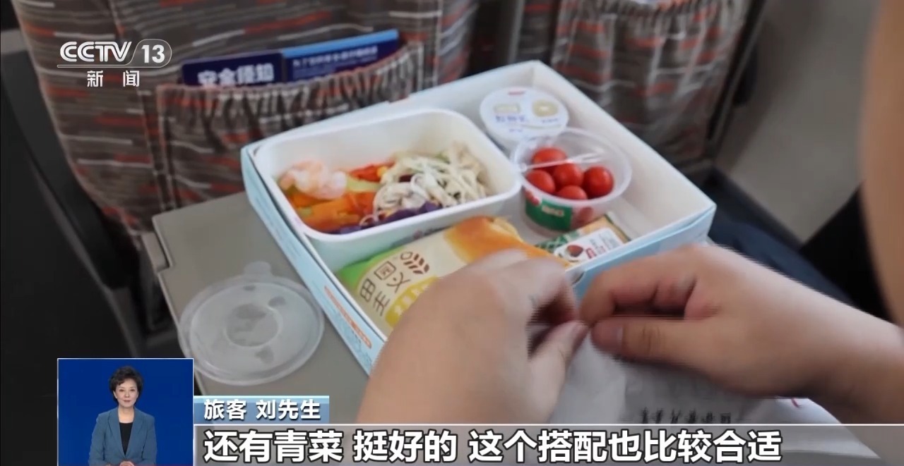 轻食、奶茶、冰激凌……高铁上“逛吃逛吃”有了新选择