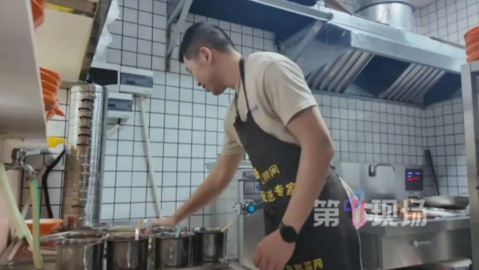 退款13元！走出小吃店，毕业生的手机突然收到……