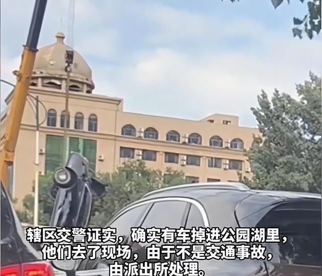 情侣奔驰车内吵架女子抢方向盘坠湖 情绪失控的代价