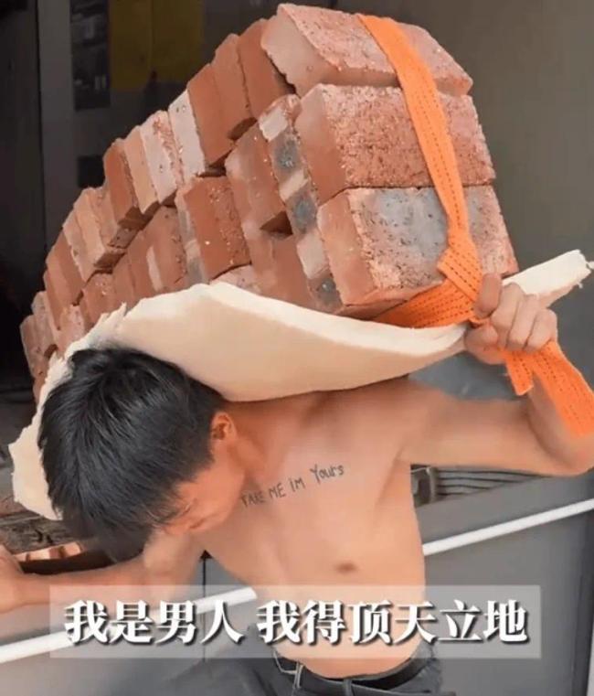 21岁男生靠扛楼月赚一万五：年轻时不拼什么时候拼，老了也拼不动了
