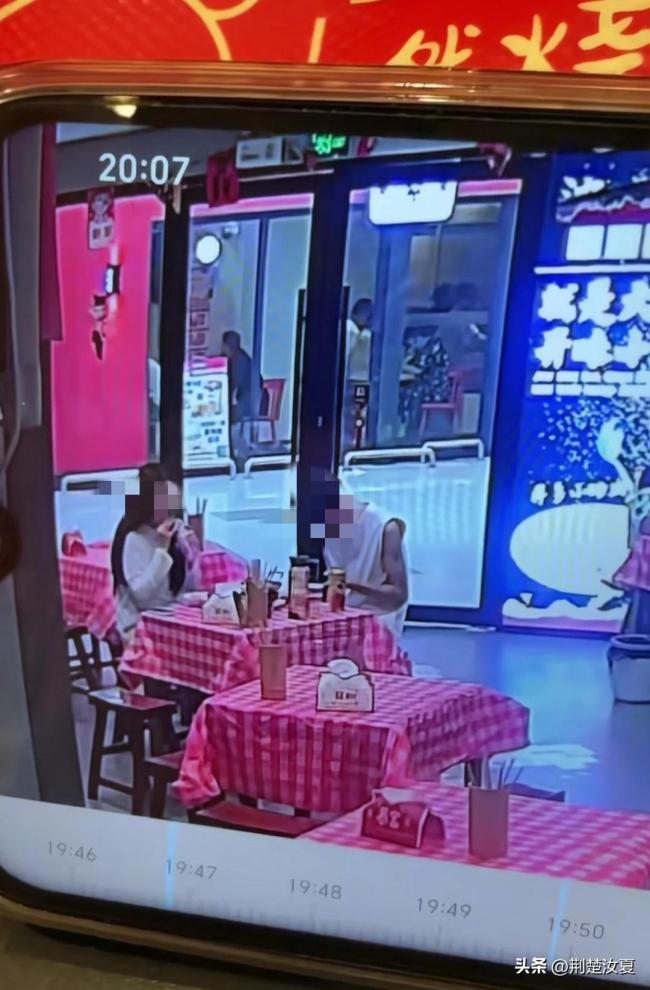 浙江一对情侣吃完饭后飞奔逃单，老板：跑得比兔子还快