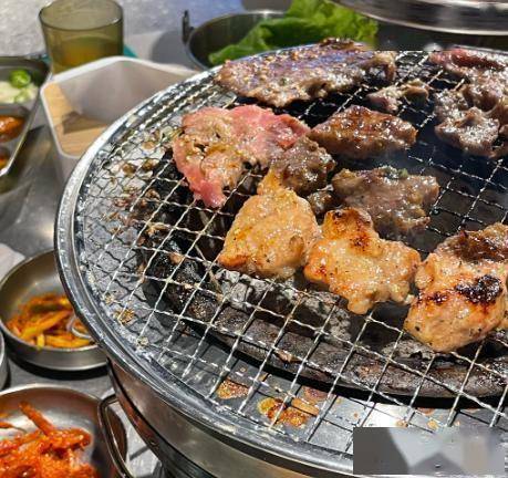七夕烤肉店出现排烟故障 老板全免单 危机中的暖心举动