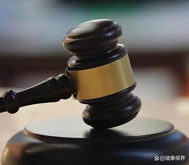 员工提前7分钟下班遇车祸身亡，法院认定为工伤