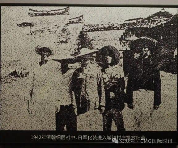 731部队强迫中国人吃带病毒的烧饼，腿上的肉一洗就掉渣！