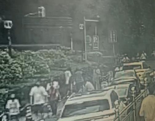男子心脏骤停倒地护士跪地救人 生命接力彰显医者仁心