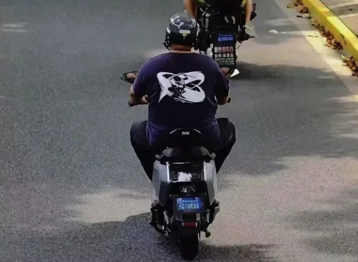 骑电动自行车时因超速被“电子警察”抓拍 上海抓拍电动车违法
