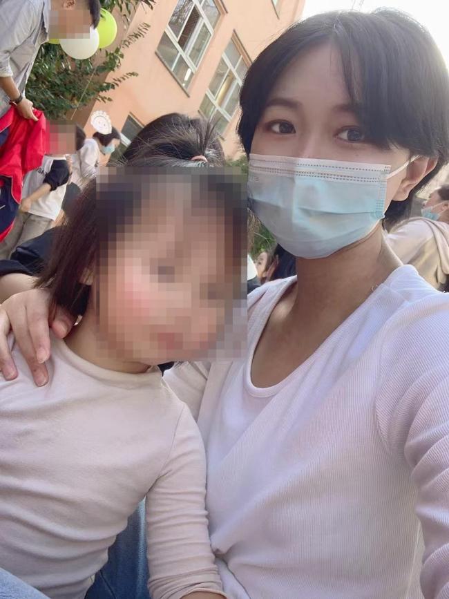 26岁女子白血病未愈又患乳腺癌去世 女儿坟前哭喊“妈妈”