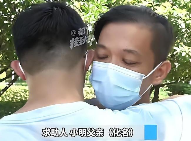 3天败光3万学费！16岁男孩打赏擦边主播，父亲：我搬1天砖才100 虚拟礼物陷阱深