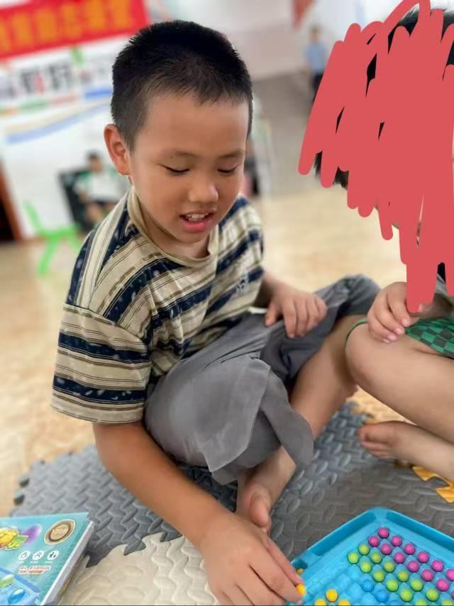 广西北海：8岁男孩随家人旅游时在沙滩上走失