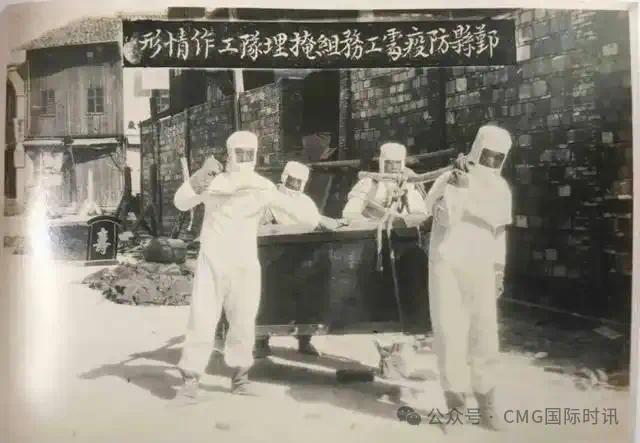 731部队强迫中国人吃带病毒的烧饼，腿上的肉一洗就掉渣！