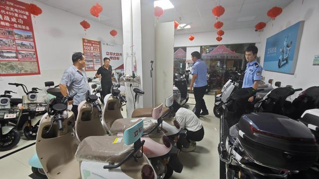 桐柏县平氏镇：火灾防控专项夜查 筑牢商铺安全防线