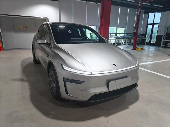 六座版特斯拉SUV来了！Model Y L 上市，33.9万起，预计9月交付