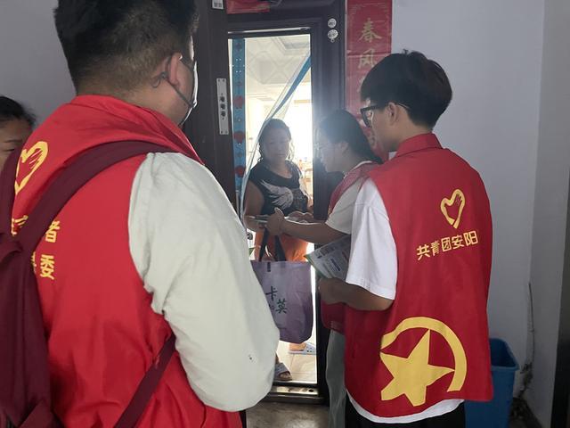 青春力量敲门入户 垃圾分类理念入心