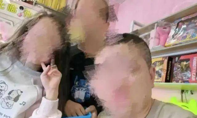 贵州男子离婚冷静期毒杀儿女案开庭，孩子妈妈：他骗娃喝药能找妈妈，作案前还发视频称“最后的狂欢”