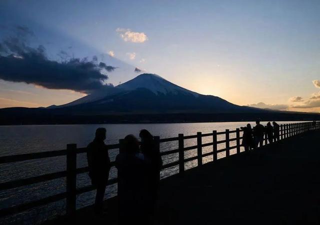 日本发布“富士山降灰”模拟视频，介绍富士山喷发造成的影响和应对措施，提醒民众做好应灾准备