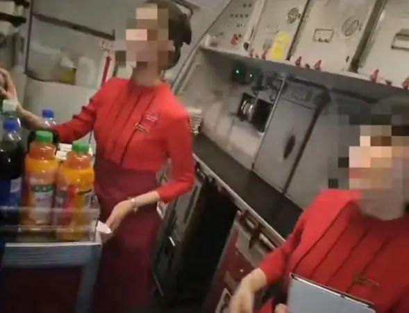 川航最新回应旅客骚扰乘务员事件：辞职乘务员非摆餐事件当班人员