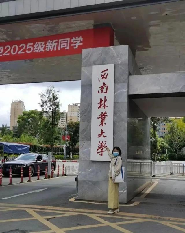 山东50岁阿姨意外烧伤致残后考取法学硕士！当事人：“左手基本丧失功能，右手有50%以上的功能让我学习”