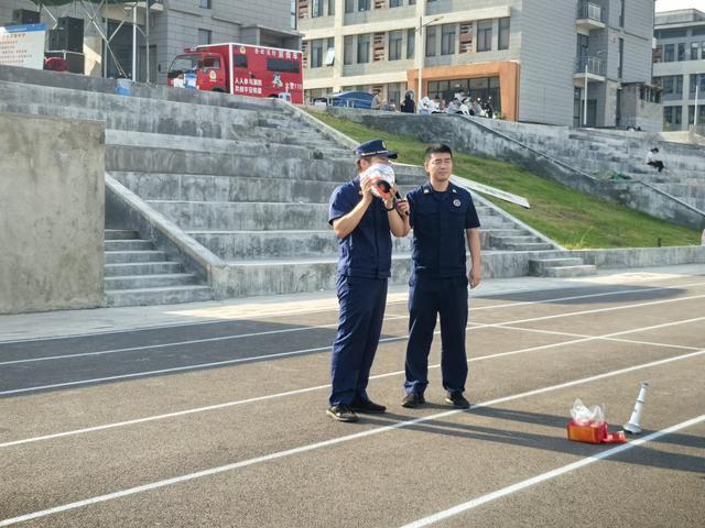消防宣传“进军训”，护航平安开学季