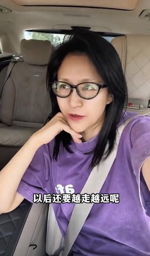 陆毅鲍蕾送贝儿上夏校 首次独立远行引发关注