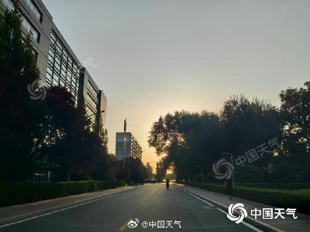 今天北京晴朗在线昼夜温差较大白天北风明显阵风可达5级左右