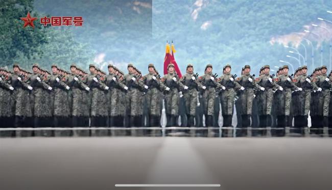 受阅女民兵家人早上6点守在电视前 激动心情难以言表