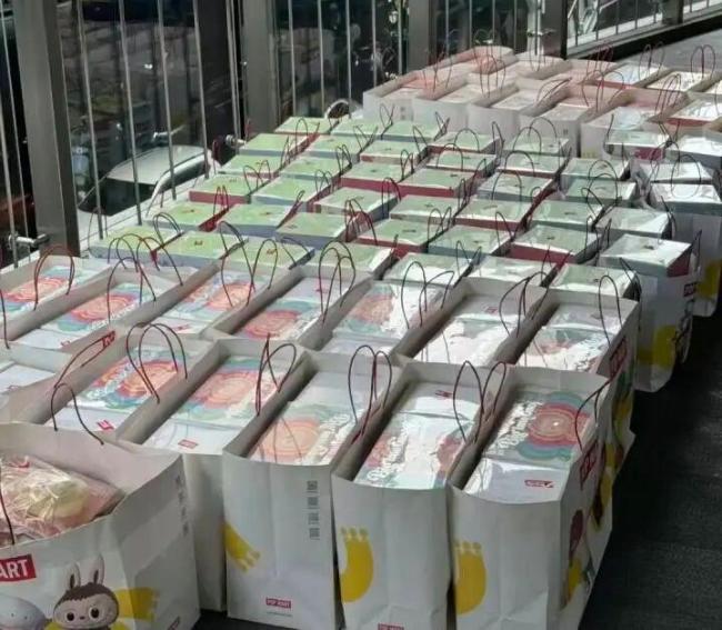 囤LABUBU的黄牛哭了：根本没人接盘