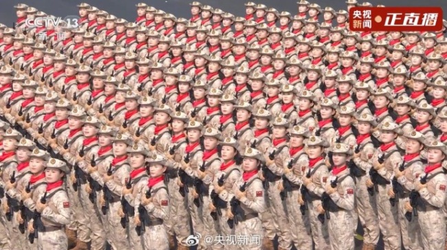 女民兵方队亮相 巾帼英姿再展风采