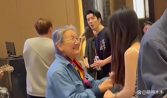 王力宏新女友疑曝光 演唱会庆功宴现端倪