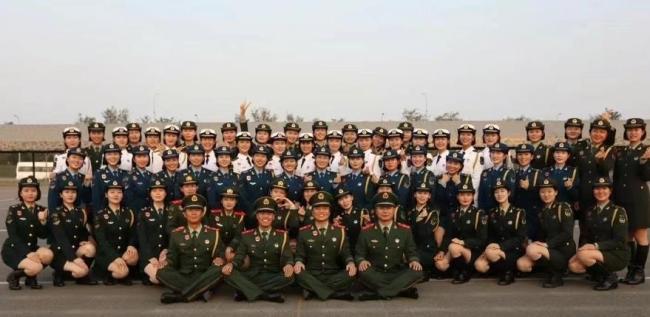 2019年阅兵火遍全网的女兵再次受阅 坚韧与荣耀