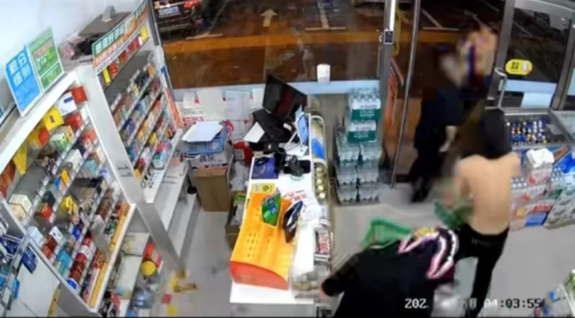 警方回应蒙面男子洗劫超市 嚣张窃贼无视警告