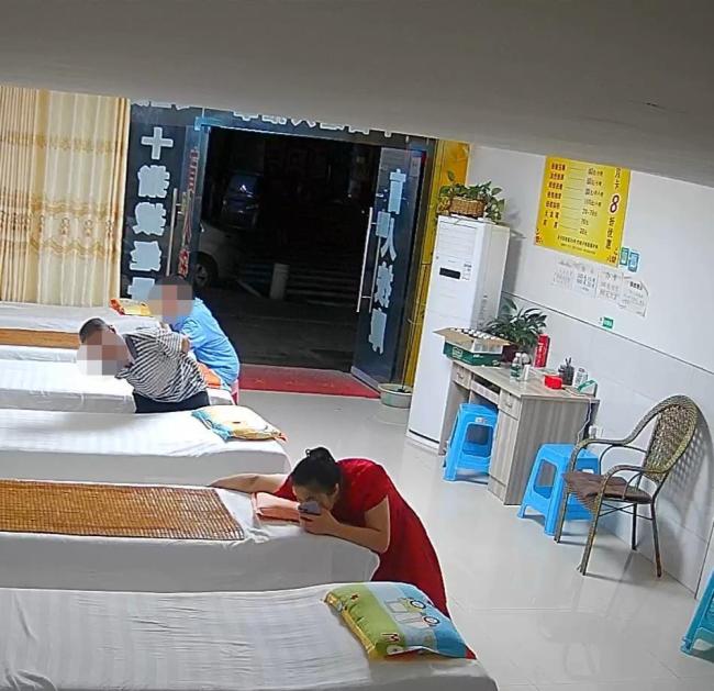 四川一男子进盲人按摩店盗窃