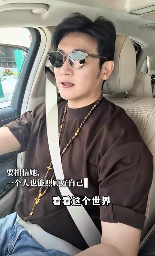 陆毅鲍蕾送贝儿上夏校 首次独立远行引发关注