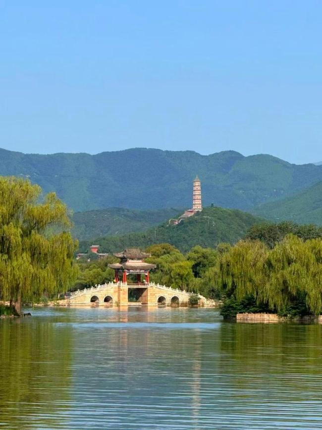 北京：又遇“周末蓝”！京城好天气“喊”您出门赏景放松 碧空如洗美景待赏