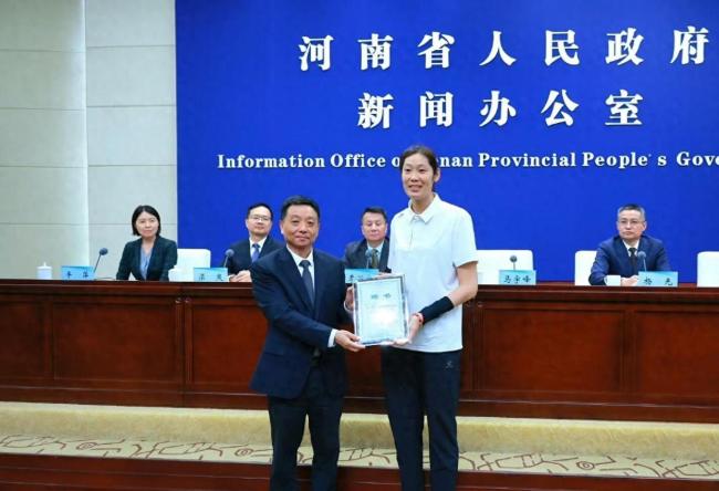 朱婷回河南助力家乡排球赛事 荣耀归来注入新活力