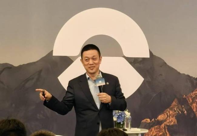 蔚来老车主现场怼李斌5分钟 降价风波引发信任危机
