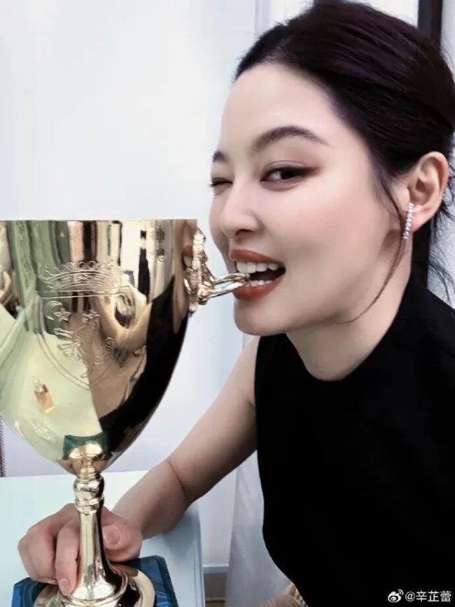 辛芷蕾是被甄子丹团队挖掘的 威尼斯影后荣耀加冕