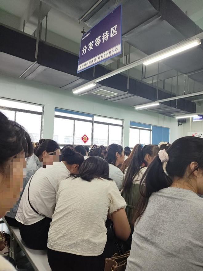 苹果新品发布！郑州富士康iPhone17港区产线已接近满产，返费价格突破9000元，近20万人两班倒赶工