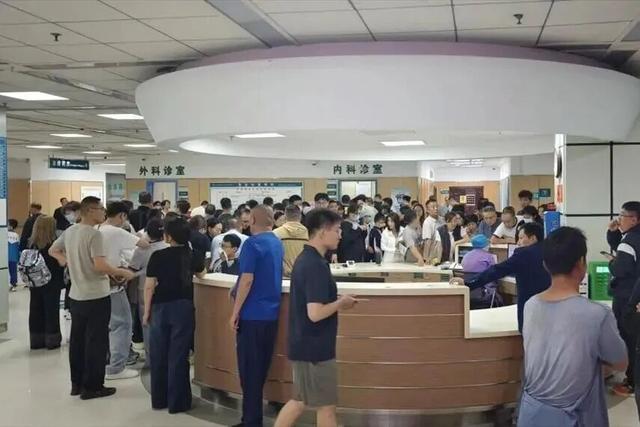 400多人挤爆医院急诊科！雷雨天后要关窗，警惕“雷暴哮喘”